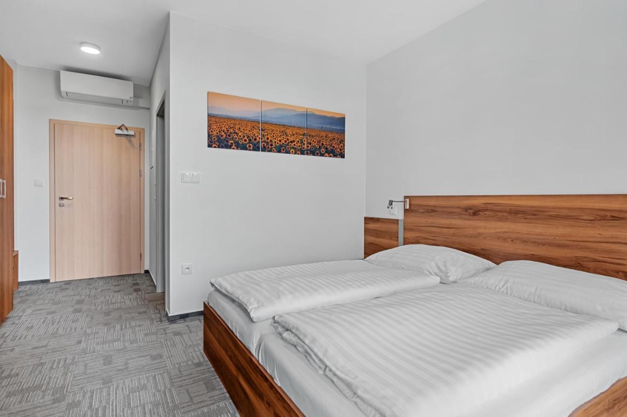 Penzion Na Namesti Dvůr Králové nad Labem Extérieur photo