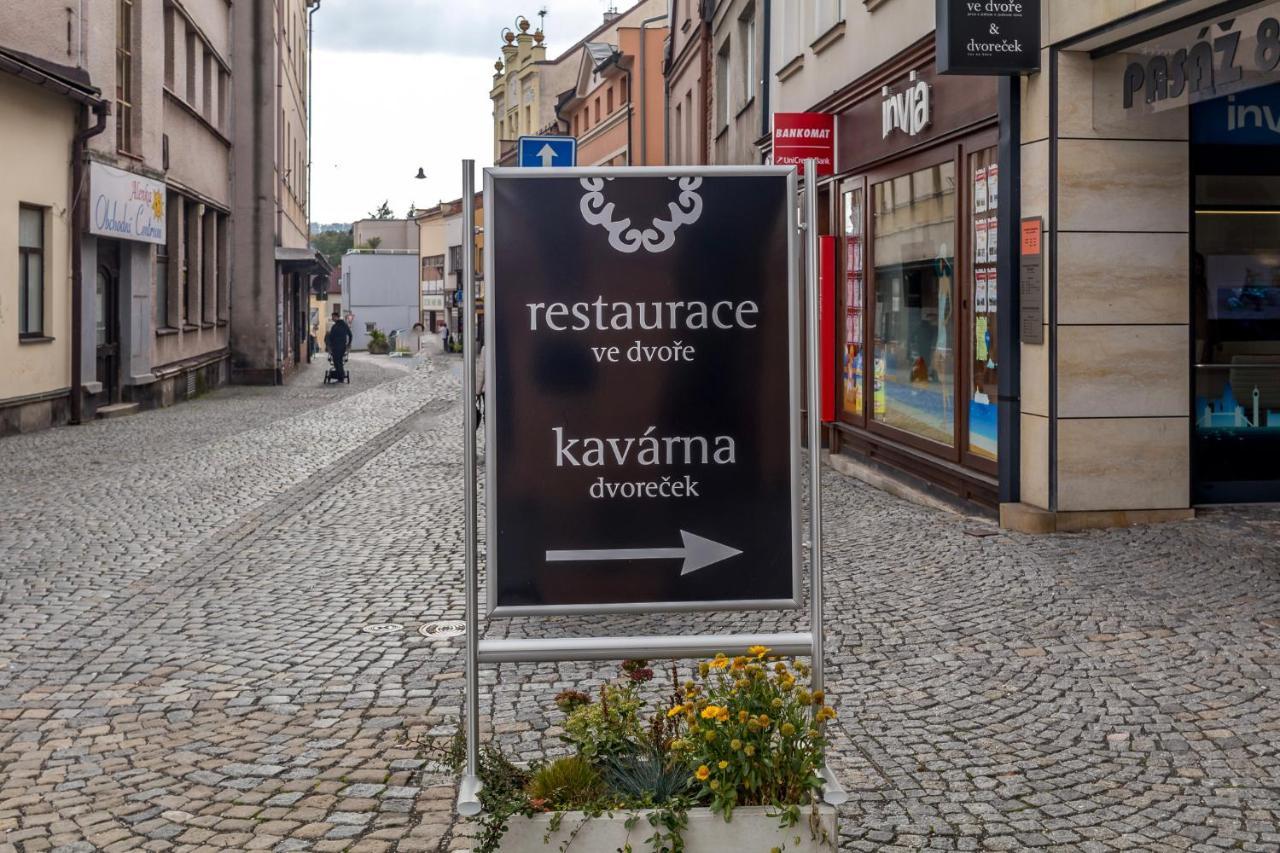 Penzion Na Namesti Dvůr Králové nad Labem Extérieur photo