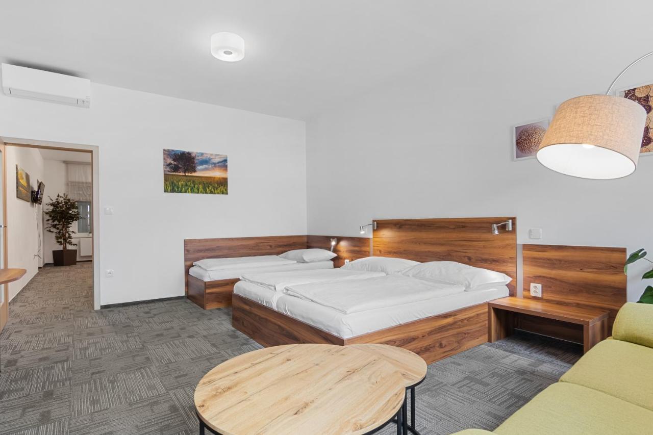 Penzion Na Namesti Dvůr Králové nad Labem Extérieur photo
